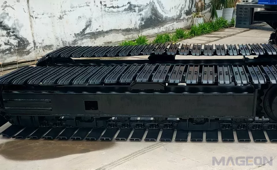 How do I choose to use steel crawler chassis or rubber crawler chassis?(Image3)