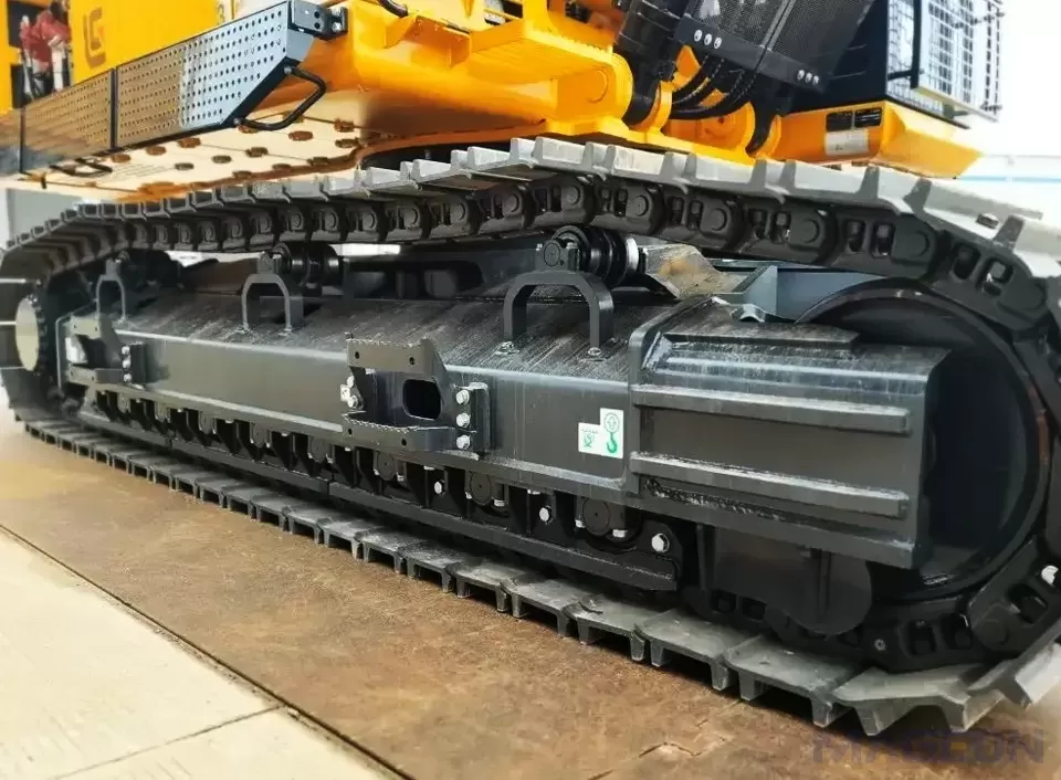 How can heavy steel crawlers be designed and customized to suit complex projects?(Image7) How can heavy steel crawlers be designed and customized to suit complex projects?(Image7)
