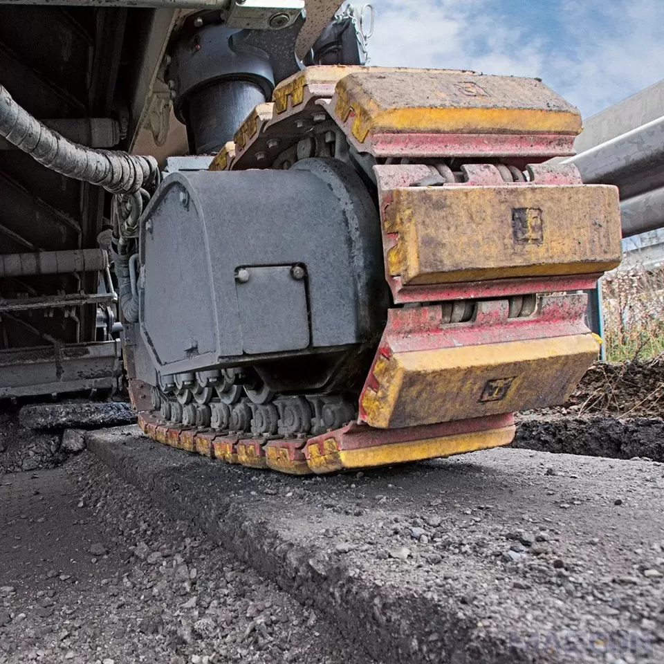 How Does Track Gauge Affect Crawler Machine Packaging, Turning, and