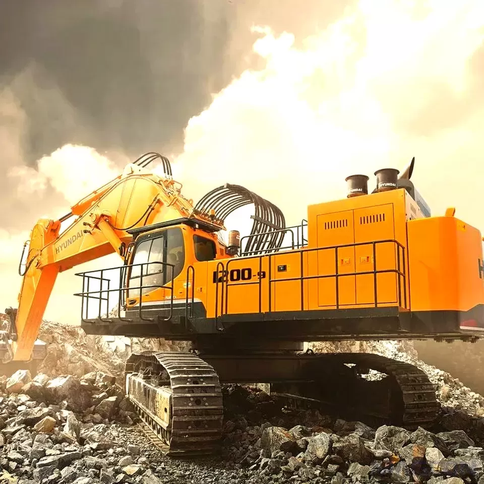 Custom MAGEON Rubber Track Undercarriage Powers Full-Rotation Tracke